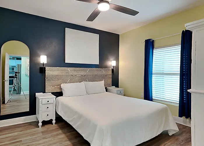 Apartment Crystal Shores #401